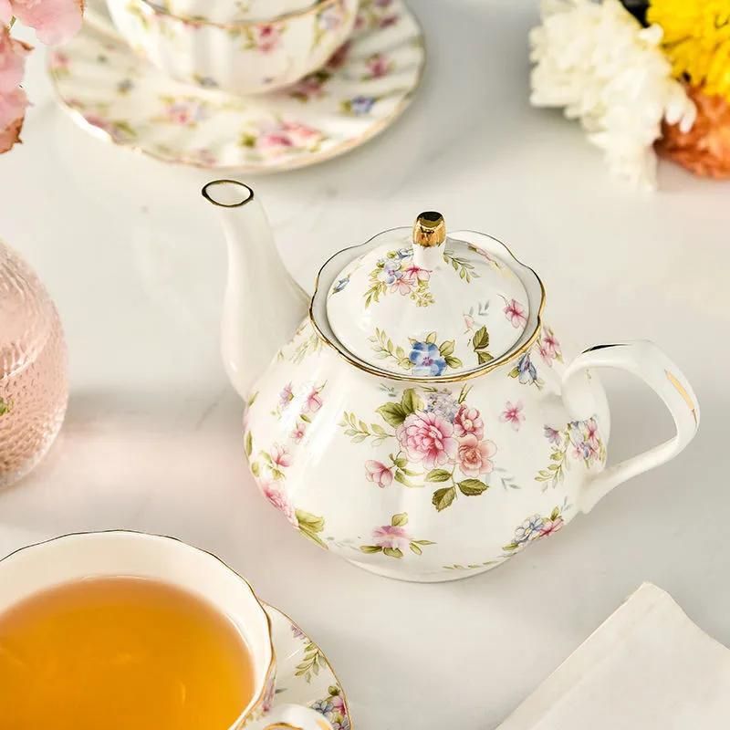 xícara de chá e de café em porcelana