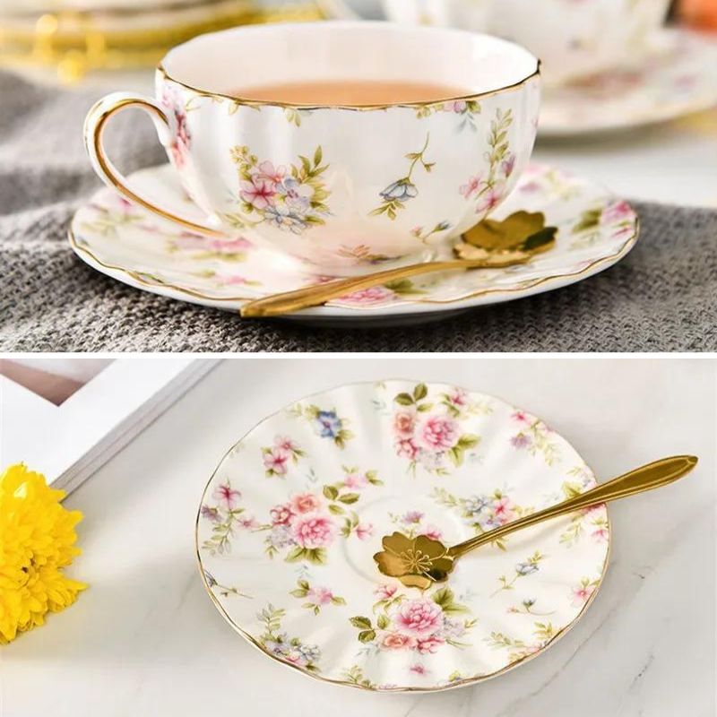 xícara de chá e de café em porcelana