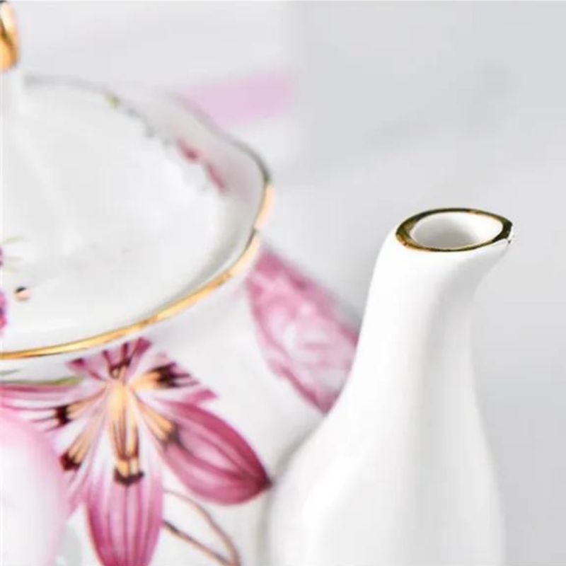 xícara de chá e de café em porcelana