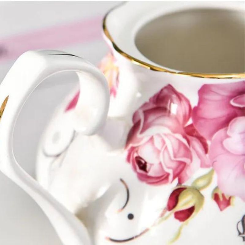 xícara de chá e de café em porcelana