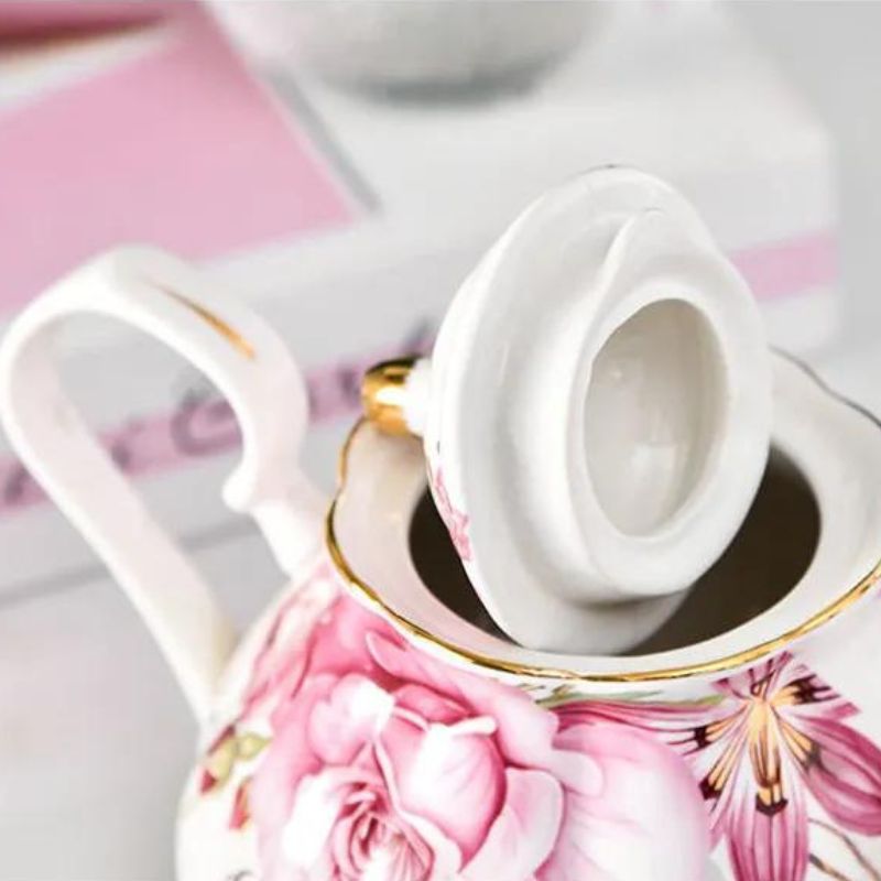 xícara de chá e de café em porcelana