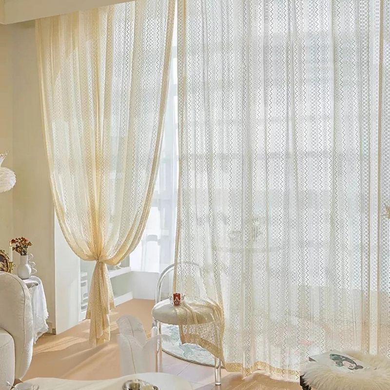 cortina com traços geométricos bege