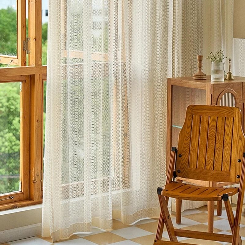 cortina com traços geométricos bege