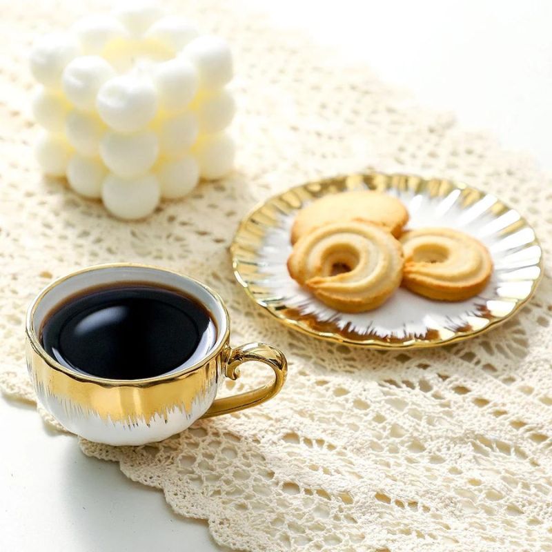 xícara de chá e de café em porcelana