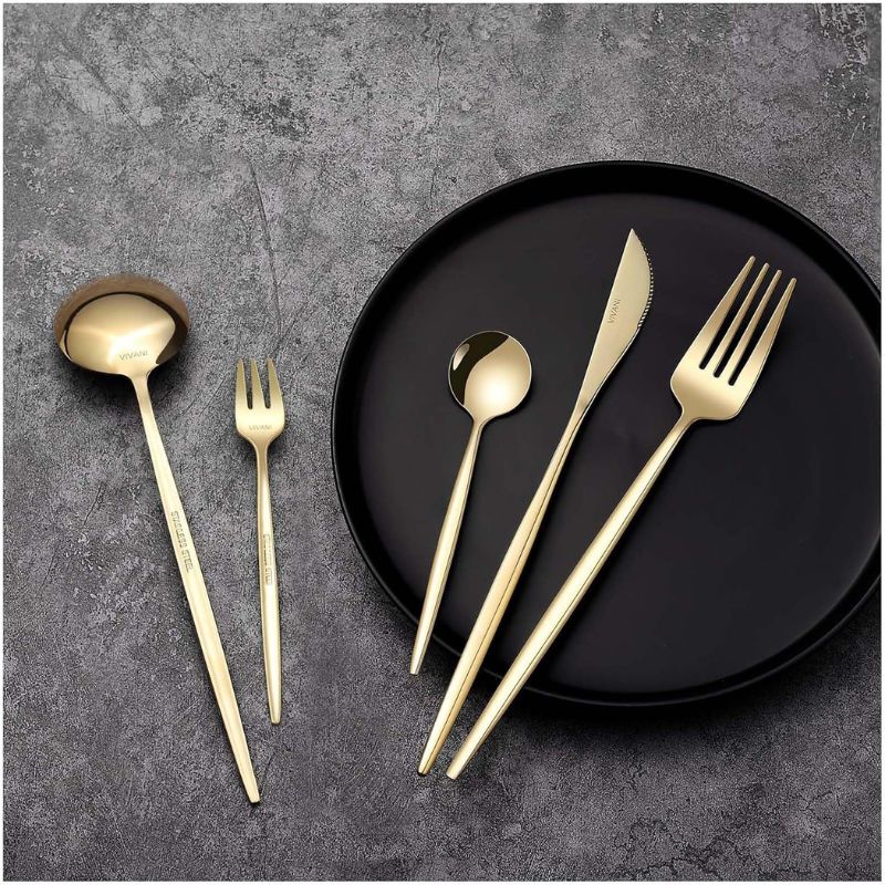 jogo de talheres dourado