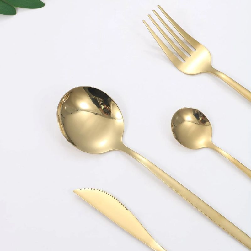 jogo de talheres dourado