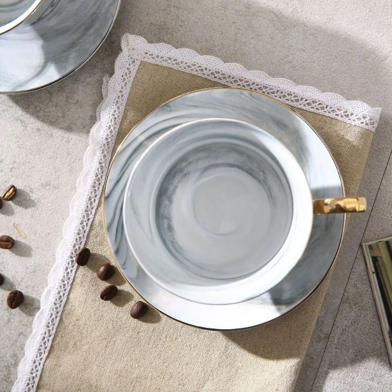 xícara de chá e de café em porcelana