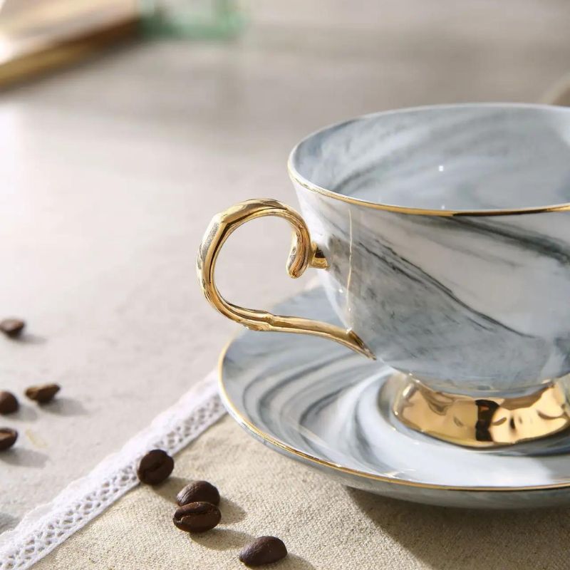 xícara de chá e de café em porcelana