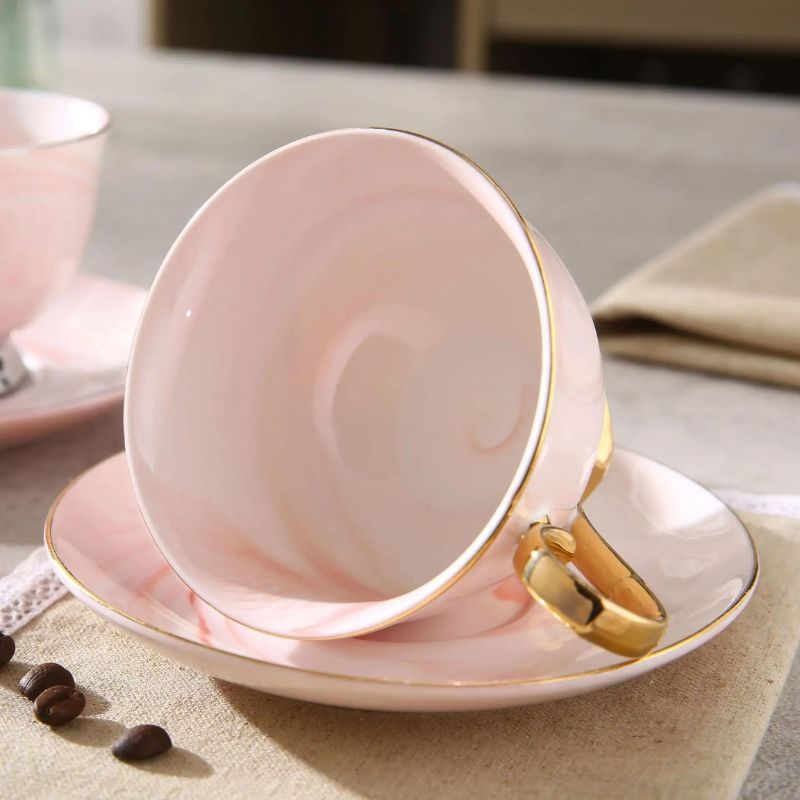 xícara de chá e de café em porcelana