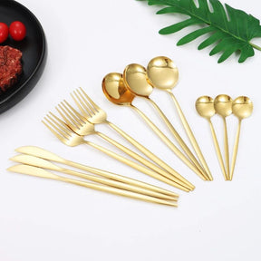 jogo de talheres dourado