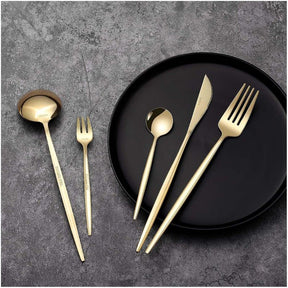 jogo de talheres dourado