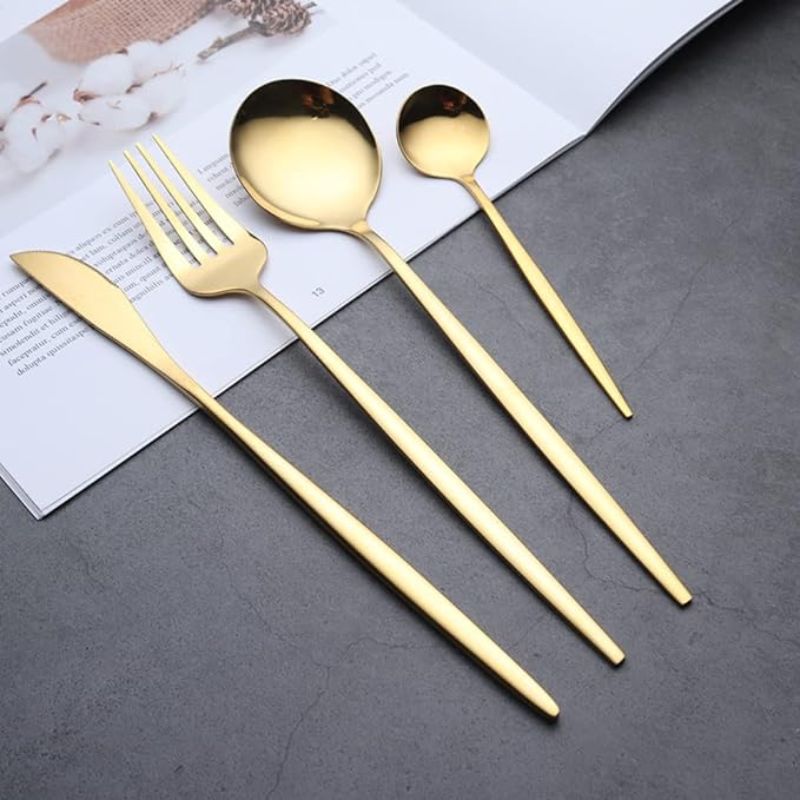 jogo de talheres dourado