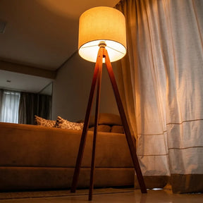 Luminária De Chão Tripé Eliante