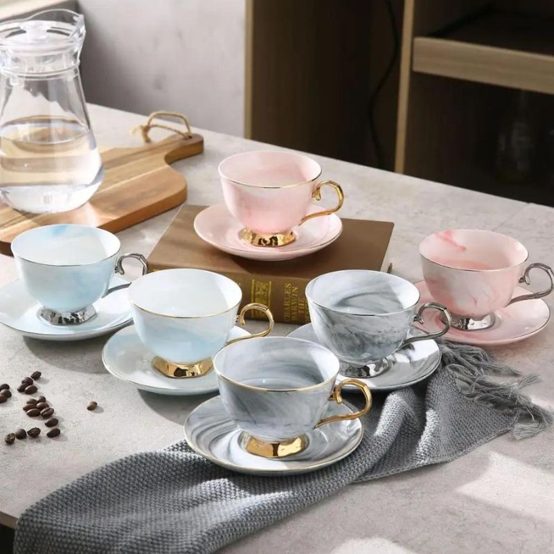xícara de chá e de café em porcelana