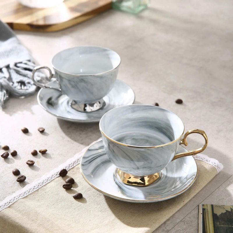 xícara de chá e de café em porcelana